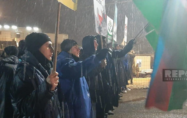 Несмотря на морозную погоду, экоакция на дороге Ханкенди-Лачын продолжается - ФОТО