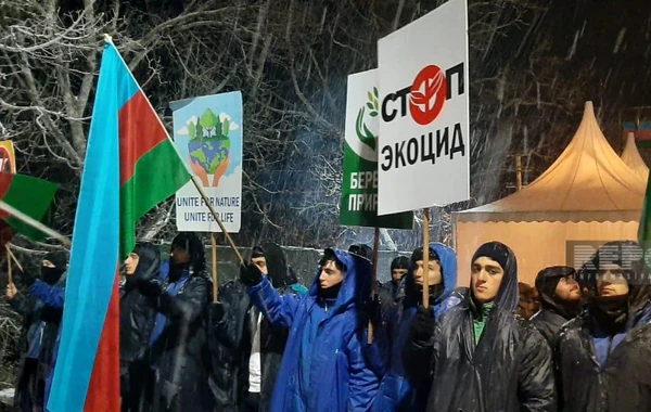 Несмотря на морозную погоду, экоакция на дороге Ханкенди-Лачын продолжается - ФОТО