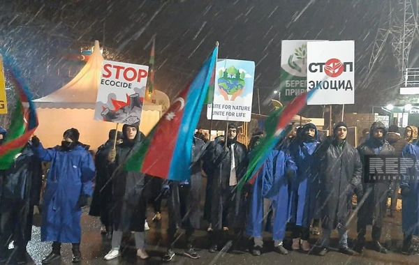 Несмотря на морозную погоду, экоакция на дороге Ханкенди-Лачын продолжается - ФОТО