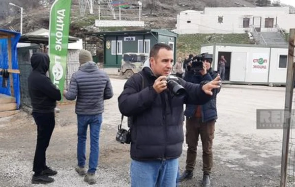 Xarici jurnalistlər Xankəndi-Laçın yolunun humanitar məqsədlər üçün açıq olduğuna şahidlik ediblər - FOTO