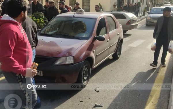 Bakıda moped ilə avtomobil toqquşdu: Xəsarət alan var - FOTO