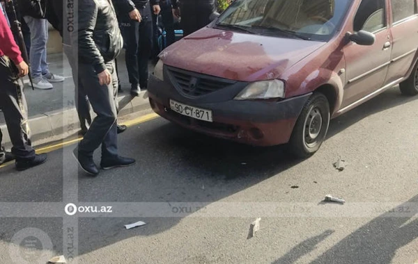 Bakıda moped ilə avtomobil toqquşdu: Xəsarət alan var - FOTO