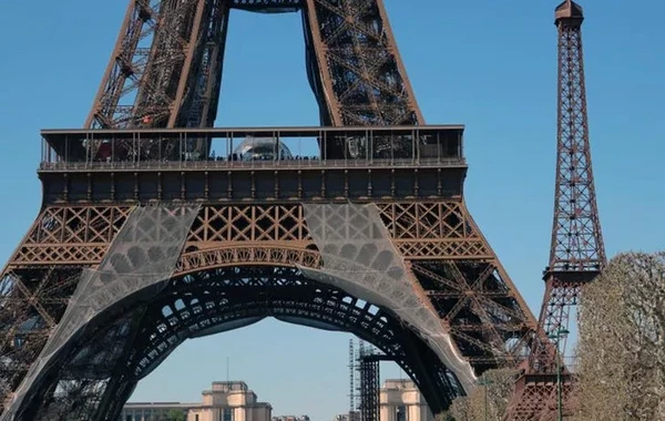 Parisdə Eyfel qülləsindən 200 metr aralıda daha bir Eyfel inşa edildi - FOTO
