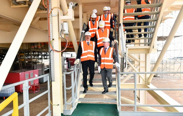 İlham Əliyev yeni platformanın üst modullarının dənizə rəmzi yola salınması mərasimində - YENİLƏNİB - FOTO