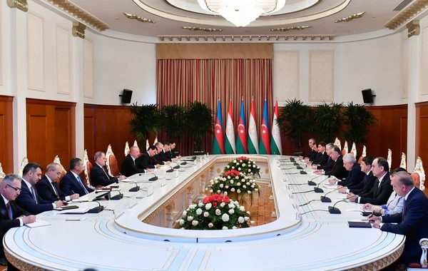 Azərbaycan və Tacikistan prezidentlərinin geniş tərkibdə görüşü başlayıb - FOTO - YENİLƏNİB