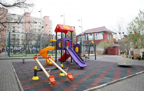 В Баку в рамках проекта "Наш двор" сдан в эксплуатацию новый двор - ФОТО