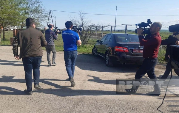 İran səfirliyinin “persona-non-qrata” elan edilən əməkdaşlarının ailə üzvləri Azərbaycanı tərk edib - FOTO