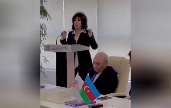 Bayağı mahnıların siyahısının təqdim edildiyi iclasda Brilliant Dadaşova da iştirak edib - VİDEO