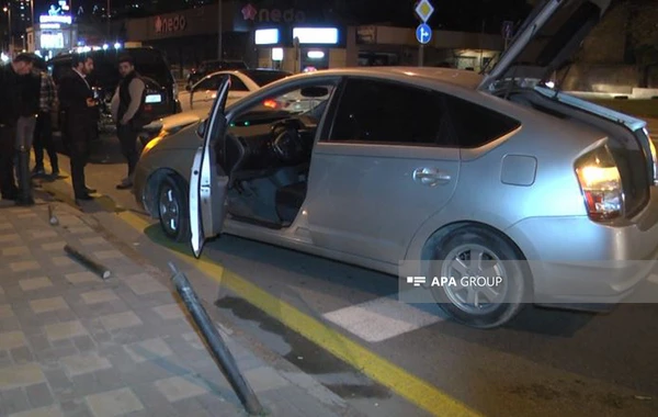 Bakıda “Prius” və “Pajero” toqquşub - FOTO