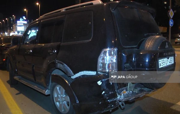 Bakıda “Prius” və “Pajero” toqquşub - FOTO