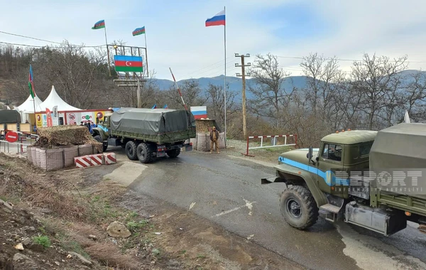 По дороге Ханкенди-Лачын беспрепятственно проехали 11 автомобилей миротворцев - ФОТО