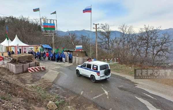 По дороге Ханкенди-Лачын беспрепятственно проехали 11 автомобилей миротворцев - ФОТО
