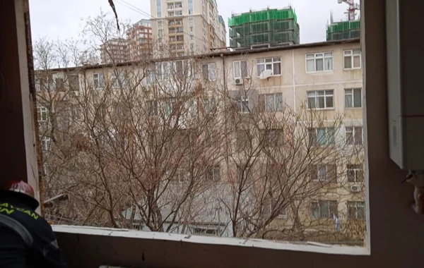 В Баку произошел взрыв в квартире, есть пострадавший - ВИДЕО