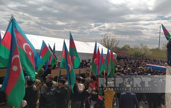 Şəhid Elşad Həsənov dəfn olunub - YENİLƏNİB - FOTO
