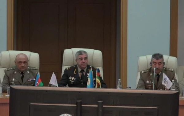Военные атташе побывали в Академии МЧС - ФОТО