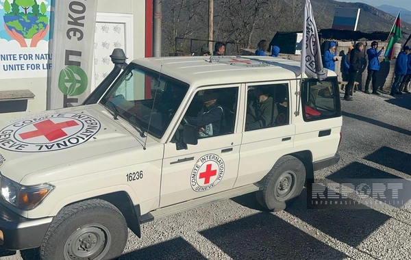 Xankəndi-Laçın yolunda BQXK-nin avtomobilləri növbəti dəfə maneəsiz keçib - FOTO