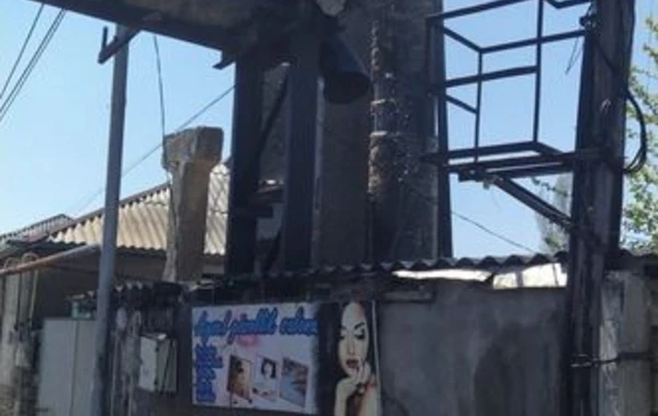 Bakıda istilik borusunda sızma, su küçəyə axır - FOTO/VİDEO