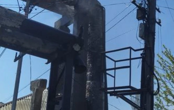 Bakıda istilik borusunda sızma, su küçəyə axır - FOTO/VİDEO
