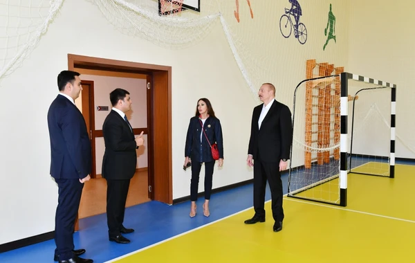 Prezident və xanımı Neftçalada yeni inşa olunan məktəbin açılışında iştirak ediblər - FOTO - YENİLƏNİB
