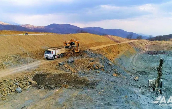 Laçında şəhərdaxili yolların bərpası və hava limanının tikintisi ilə əlaqədar qazma-partlayış işləri aparılır - FOTO