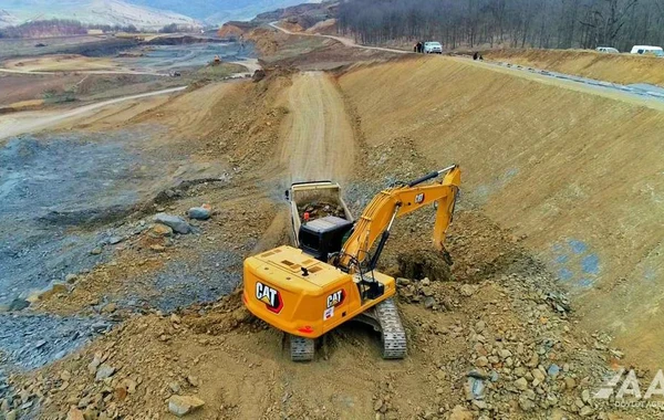 Laçında şəhərdaxili yolların bərpası və hava limanının tikintisi ilə əlaqədar qazma-partlayış işləri aparılır - FOTO
