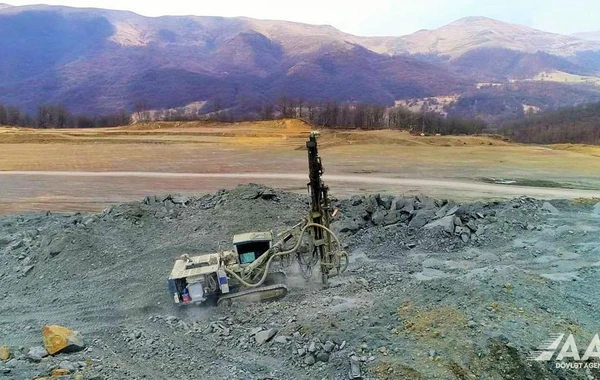 Laçında şəhərdaxili yolların bərpası və hava limanının tikintisi ilə əlaqədar qazma-partlayış işləri aparılır - FOTO
