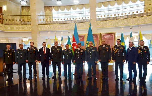 Azərbaycan və Qazaxıstan arasında hərbi təhsil sahəsində əməkdaşlıq məsələləri müzakirə edilib - FOTO