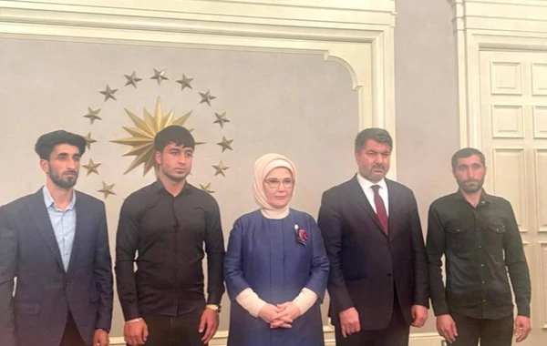 Əminə Ərdoğan iftar süfrəsi açdı -  Sərvər Bəşirli ilə görüşdü - FOTO