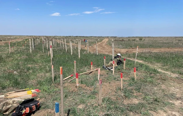Azad olunmuş ərazilərimizdə pultla idarə edilən minatəmizləyən robotlardan istifadə edilir - FOTO/VİDEO