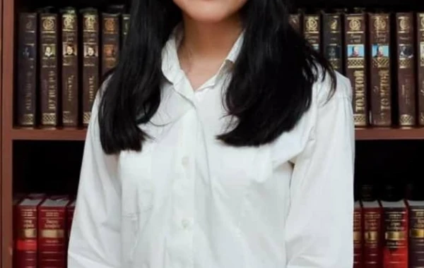 Buraxılış imtahanında yüksək nəticə göstərən Ləman - FOTO