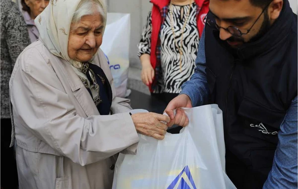 "Avrora MMC" aztəminatlı ailələrə bayram sovqatı çatdırıb - FOTO