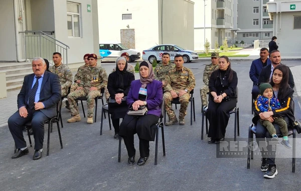 Şəhid ailələri və müharibə əlillərinə daha 100 mənzil və fərdi ev verilib - FOTO