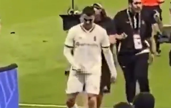 Ronaldodan azarkeşlərə böyük tərbiyəsizlik! - Futboldan kənarlaşdırla bilər - FOTO