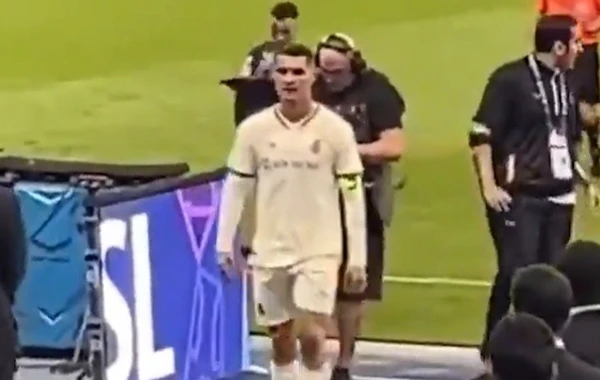 Ronaldodan azarkeşlərə böyük tərbiyəsizlik! - Futboldan kənarlaşdırla bilər - FOTO