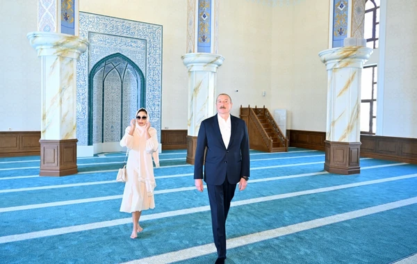 Президент и первая леди приняли участие в открытии Джума мечети в Наримановском районе - ОБНОВЛЕНО + ФОТО