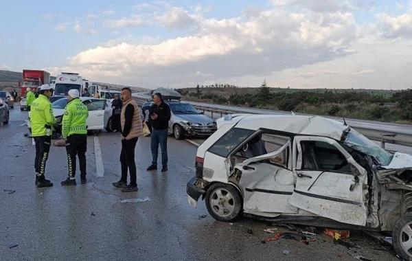 10 AVTOMOBİL TOQQUŞDU: 1 nəfər öldü, 11 sakin yaralandı - FOTO