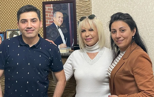 Səməd Səmədovun həyat yoldaşı müğənniləri bir araya yığdı - FOTO
