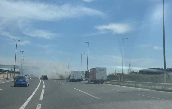 Aeroport yolunda yük maşını YANDI - FOTO