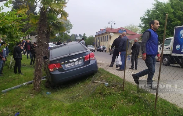 В Азербайджане автомобиль сбил двух подростков - ФОТО