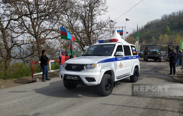 По дороге Ханкенди - Лачын беспрепятственно проехали автомобили миротворцев - ОБНОВЛЕНО