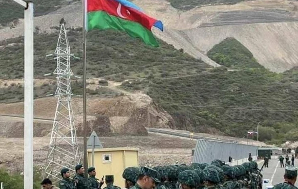 Yeni sərhəd-buraxılış məntəqəsində bayrağımız ucaldıldı - FOTO