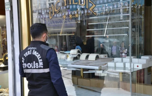 Zərgərlik dükanının divarını dəlib 23 kiloqram qızıl oğurladılar - FOTO