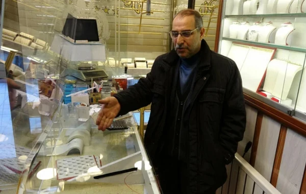 Zərgərlik dükanının divarını dəlib 23 kiloqram qızıl oğurladılar - FOTO