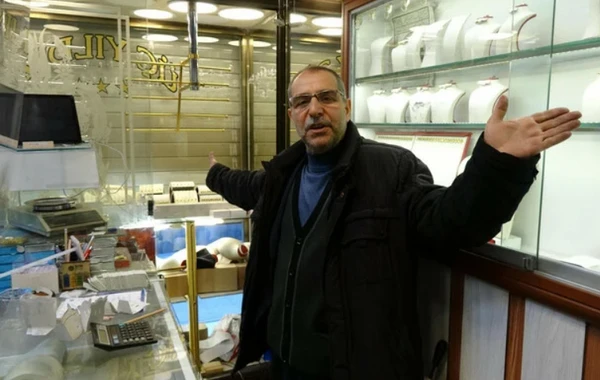Zərgərlik dükanının divarını dəlib 23 kiloqram qızıl oğurladılar - FOTO
