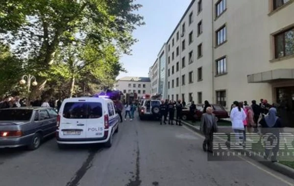 TƏBİB: Из-за пожара в больнице в Гяндже эвакуированы 58 человек - ОБНОВЛЕНО + ФОТО