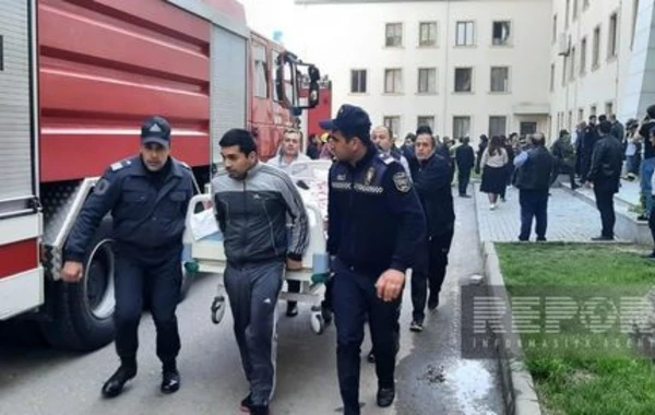 TƏBİB: Из-за пожара в больнице в Гяндже эвакуированы 58 человек - ОБНОВЛЕНО + ФОТО