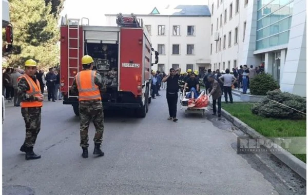 TƏBİB: Из-за пожара в больнице в Гяндже эвакуированы 58 человек - ОБНОВЛЕНО + ФОТО