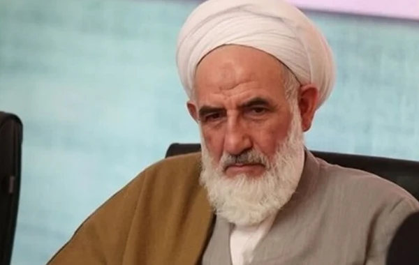 İranda nüfuzlu ayətullah qətlə yetirildi