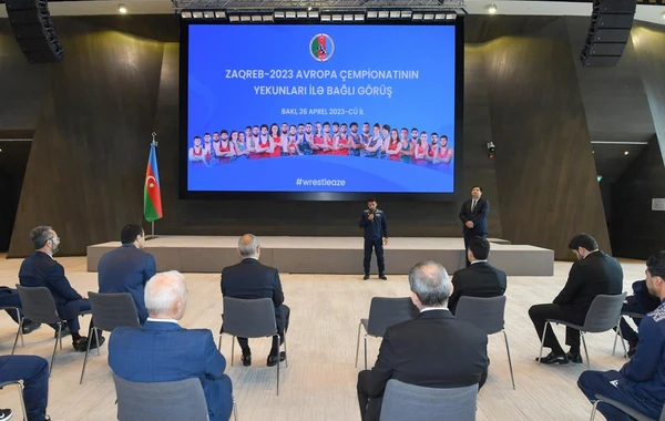 Mikayıl Cabbarov Prezident İlham Əliyevin təbriklərini güləşçilərə çatdırıb - FOTO