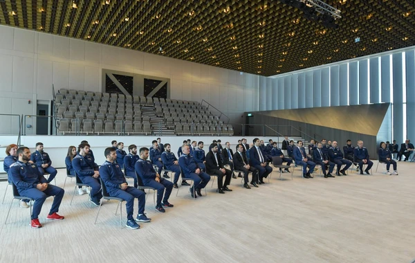 Mikayıl Cabbarov Prezident İlham Əliyevin təbriklərini güləşçilərə çatdırıb - FOTO
